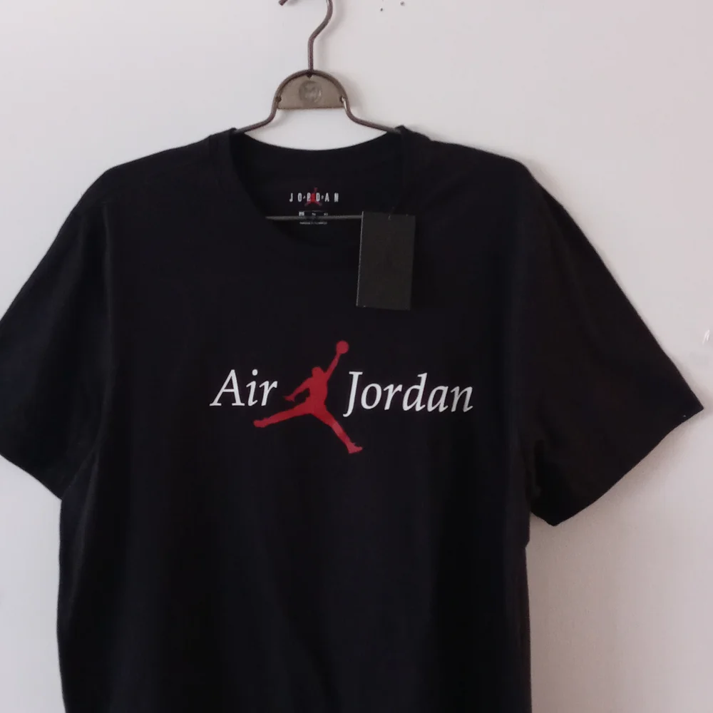 BRAND NEW AIR JORDAN ACTIVE TEE